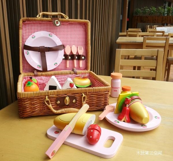 Strawberry Wooden Toys Picnic Basket End 10 1 2019 6 02 Pm Strawberry Wooden Toys Picnic Basket Set